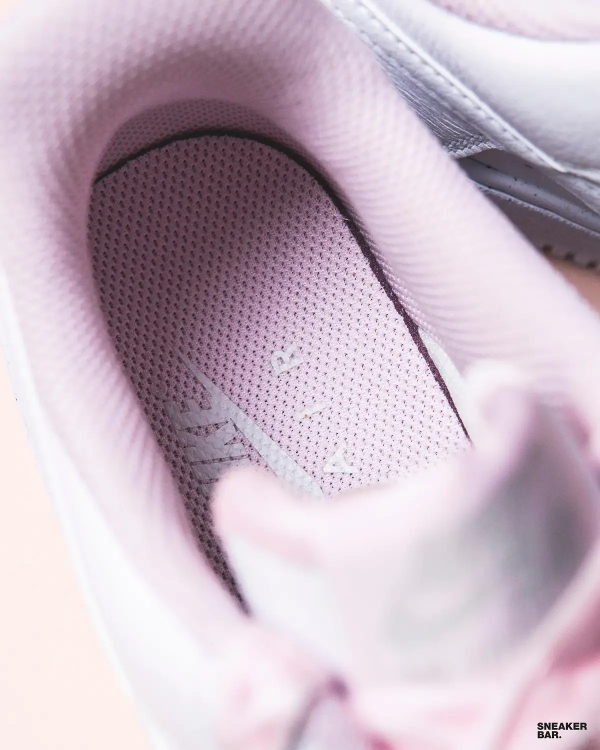Кроссовки Nike W AIR FORCE 1 07 VINTAGE