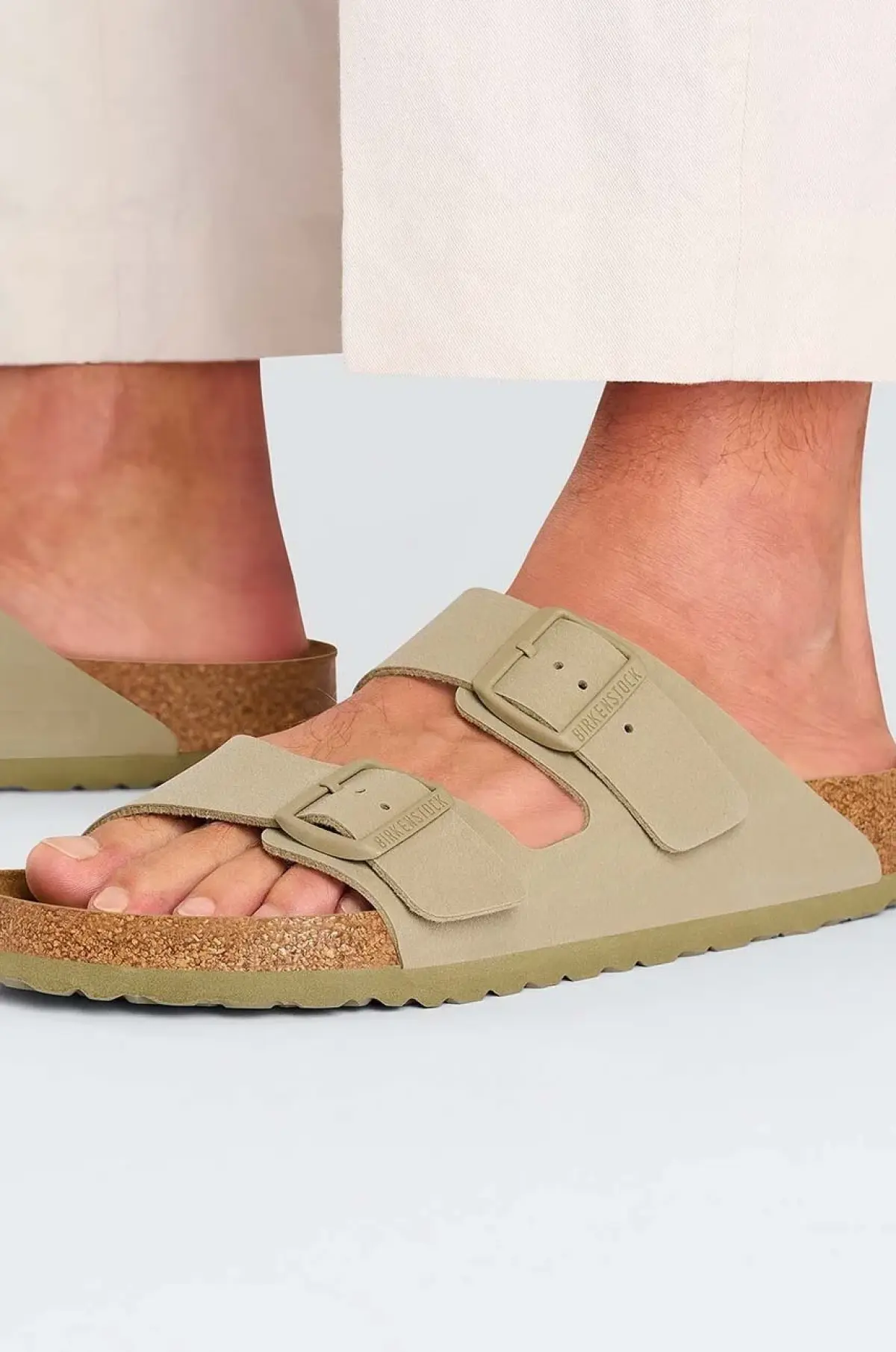 Шлепанцы Birkenstock Arizona мужские цвет бежевый
