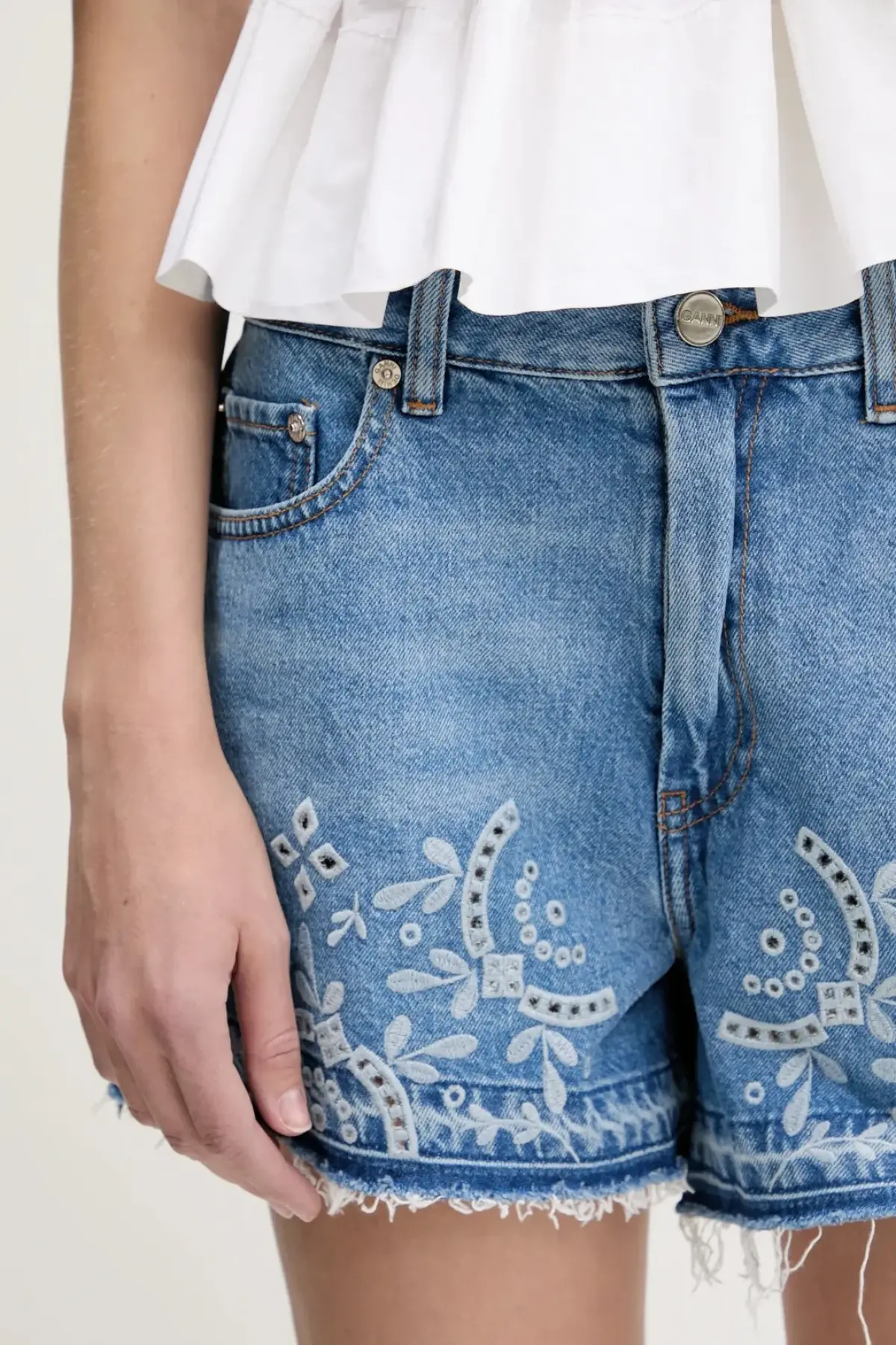 Джинсовые шорты GANNI Broderie Anglaise Denim однотонная высокая посадка