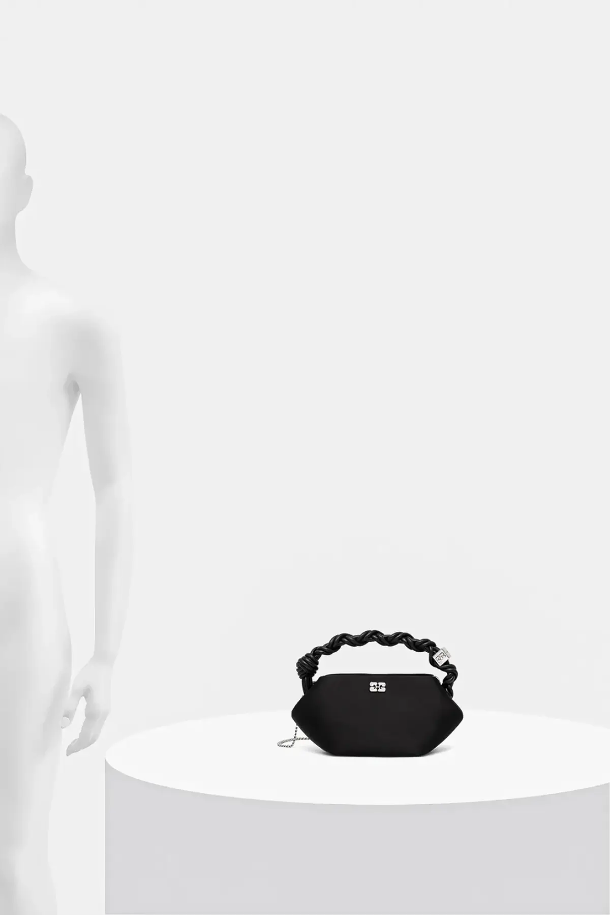Сумочка GANNI Bou Bag Mini Soir Satin цвет чёрный A6340