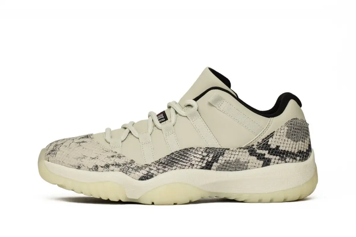 Air Jordan 11 Retro Low LE "Grey Snakeskin"