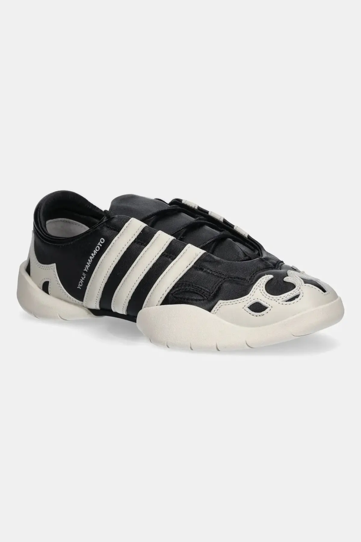 Кожаные кроссовки Y-3 Regu 2002 цвет чёрный