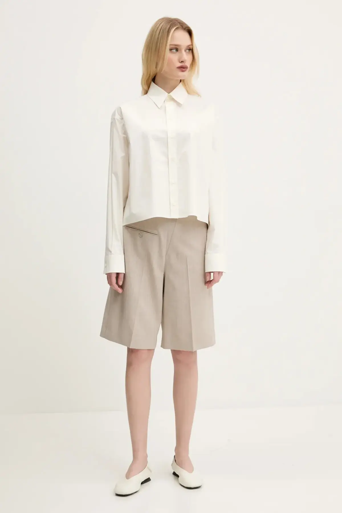 Шерстяные шорты MM6 Maison Margiela женские цвет бежевый однотонные высокая посадка