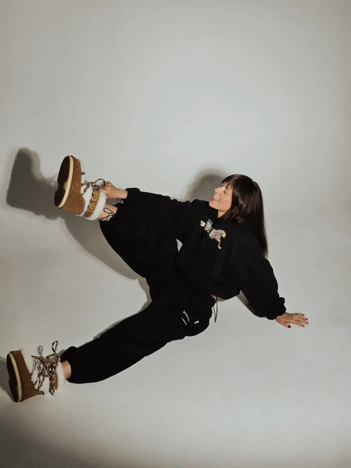 Брюки Tassha Yu S&C Paw Sweatpants Black