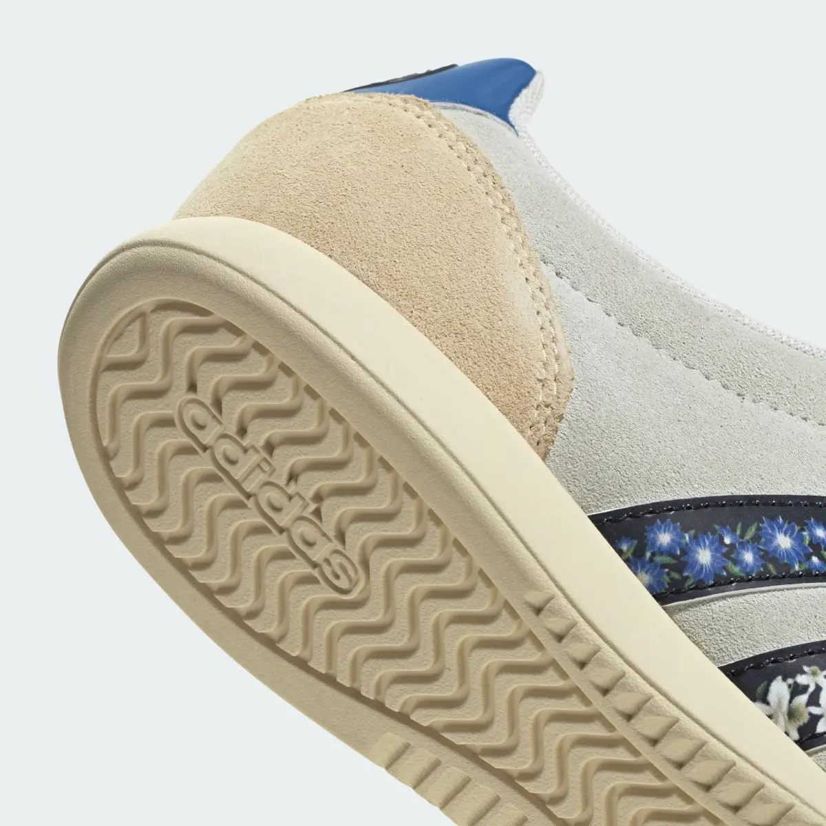 Кроссовки Adidas BARREDA LO