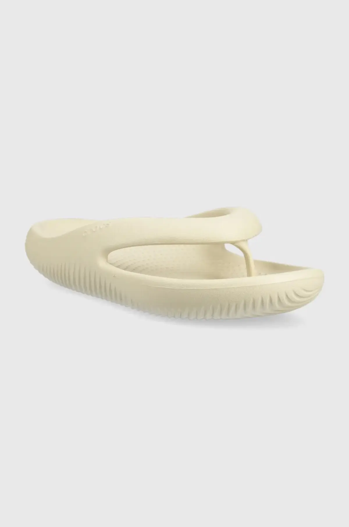 Вьетнамки Crocs Mellow Flip женские цвет бежевый на плоском ходу 208437