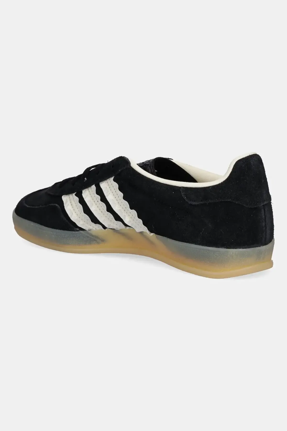 Замшевые кроссовки adidas Originals Gazelle Indoor цвет чёрный