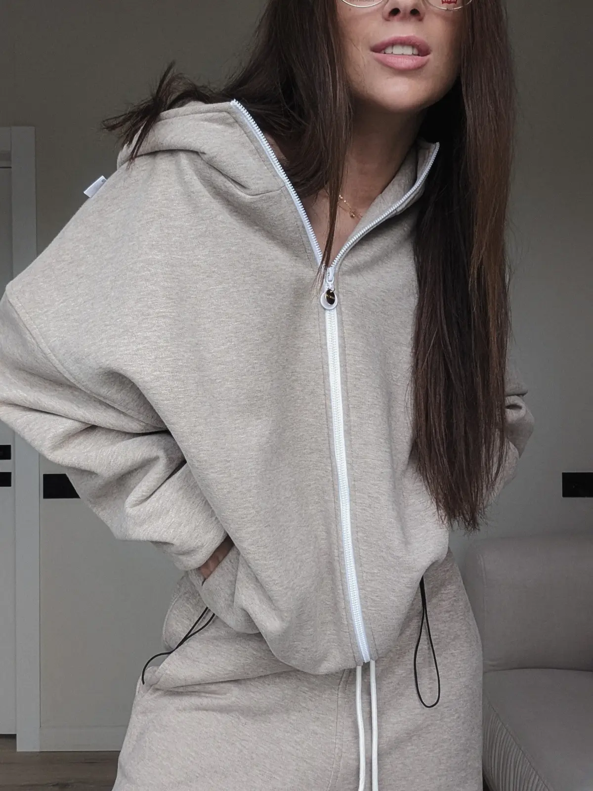 Худи Tassha Yu Tag Me Zip Hoodie Short Beige Melange