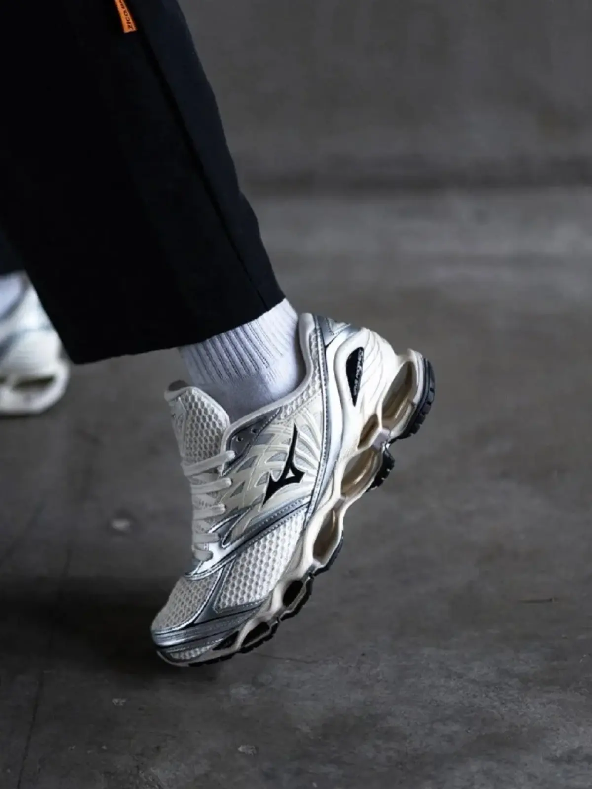 Кроссовки Mizuno WAVE PROPHECY LC