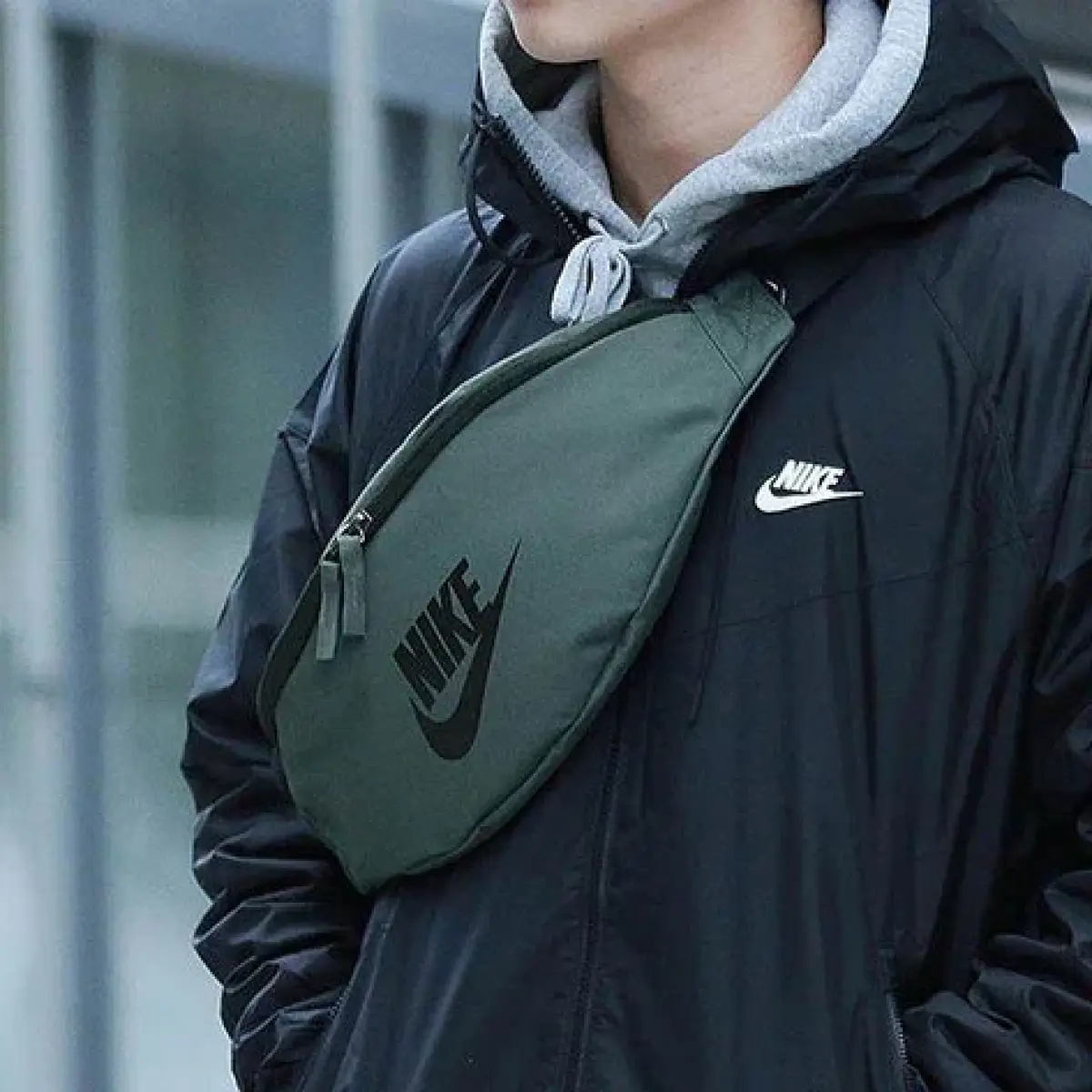 Nike Sportswear Heritage Hip Pack