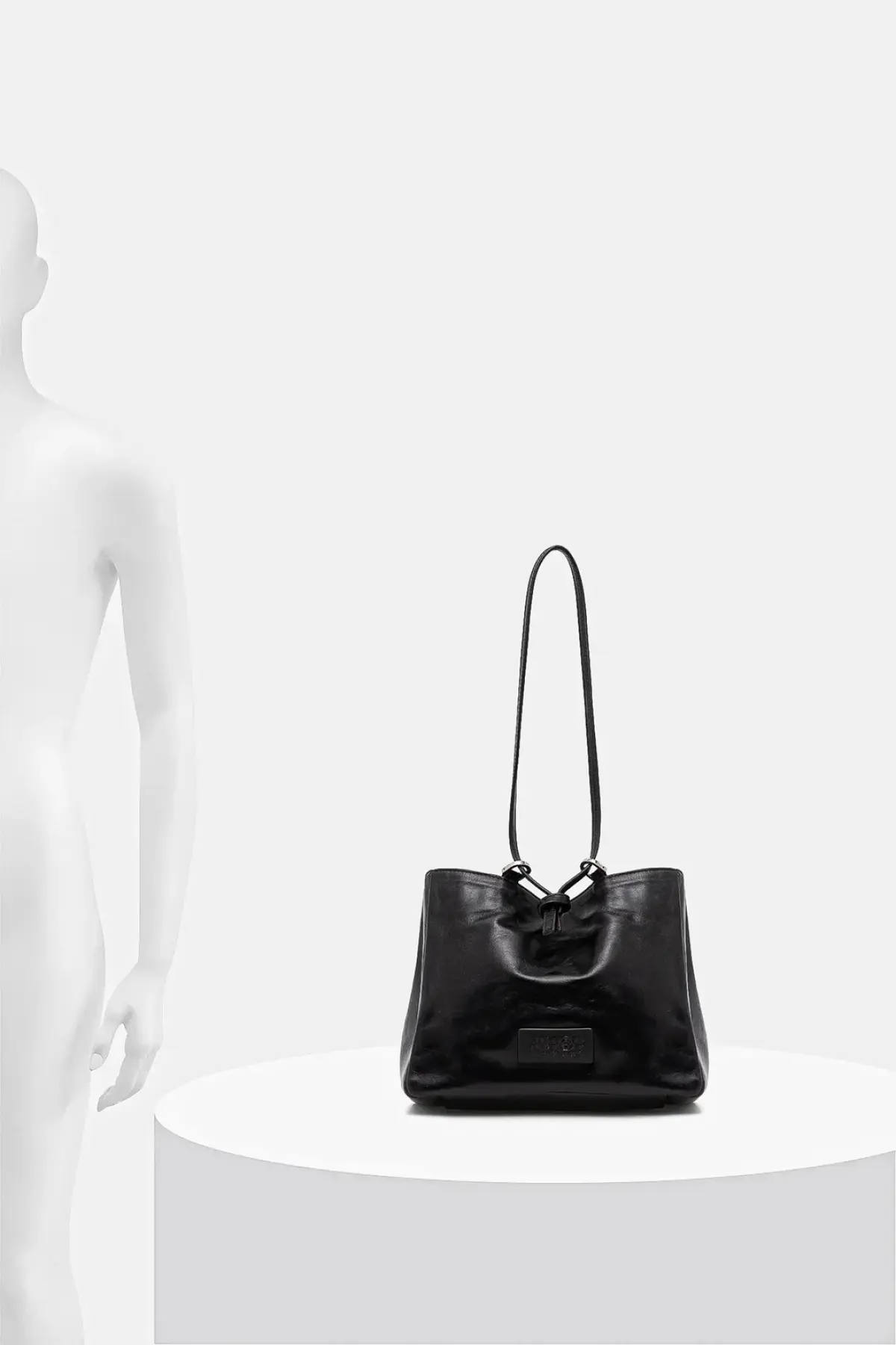 Кожаная сумочка MM6 Maison Margiela цвет чёрный SB5ZH0021.P7187.T8013