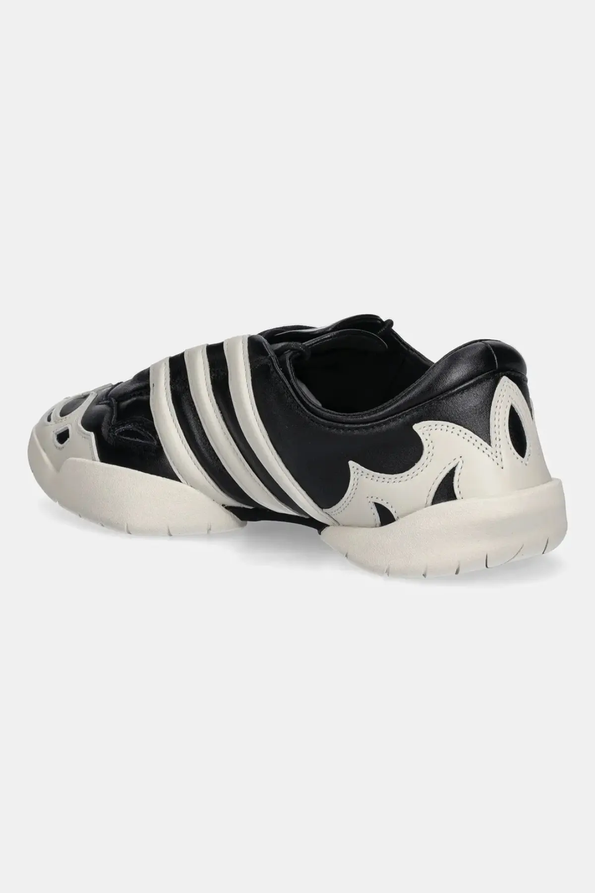 Кожаные кроссовки Y-3 Regu 2002 цвет чёрный