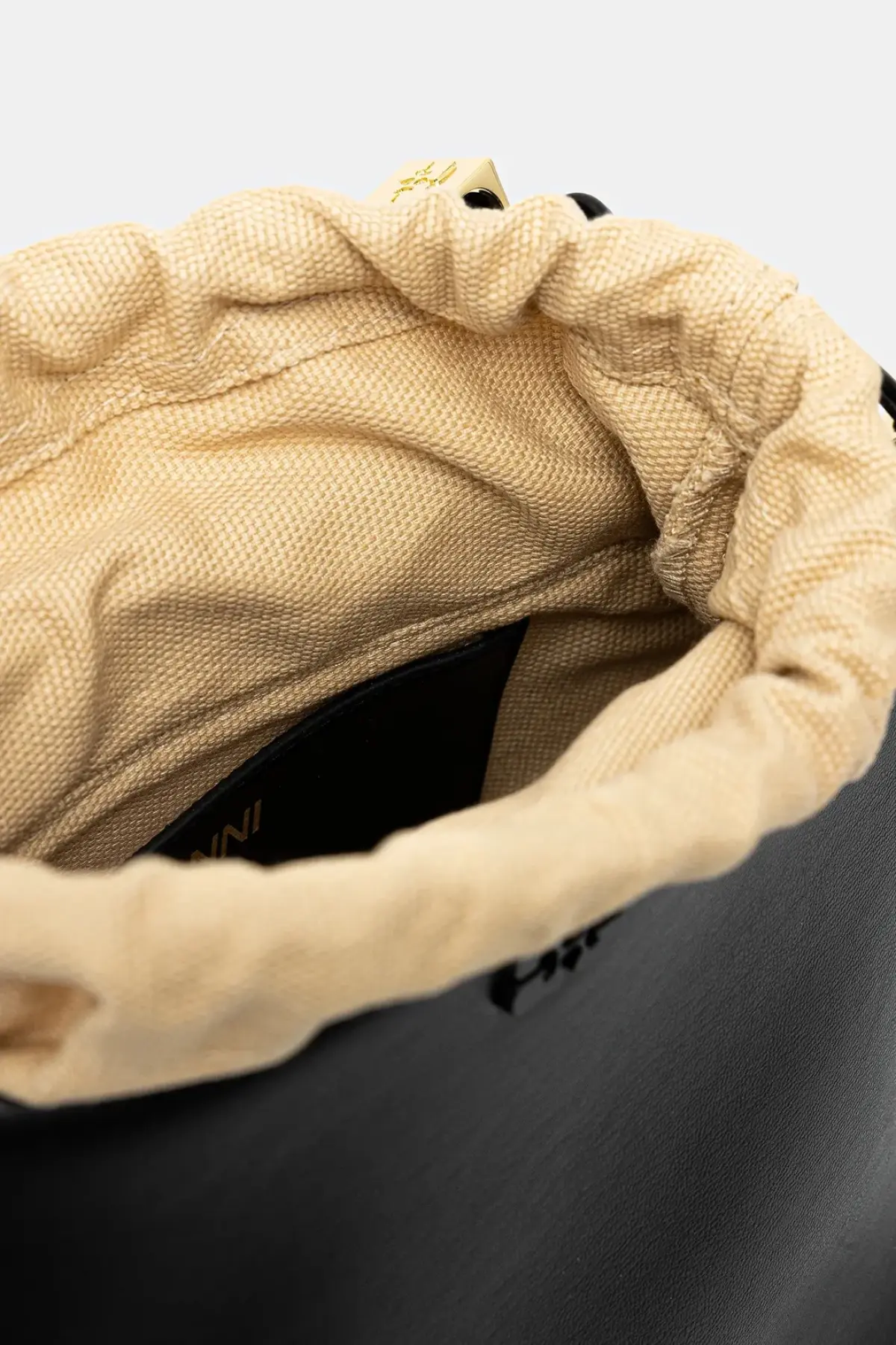 Сумочка GANNI Bou Bucket Bag цвет чёрный