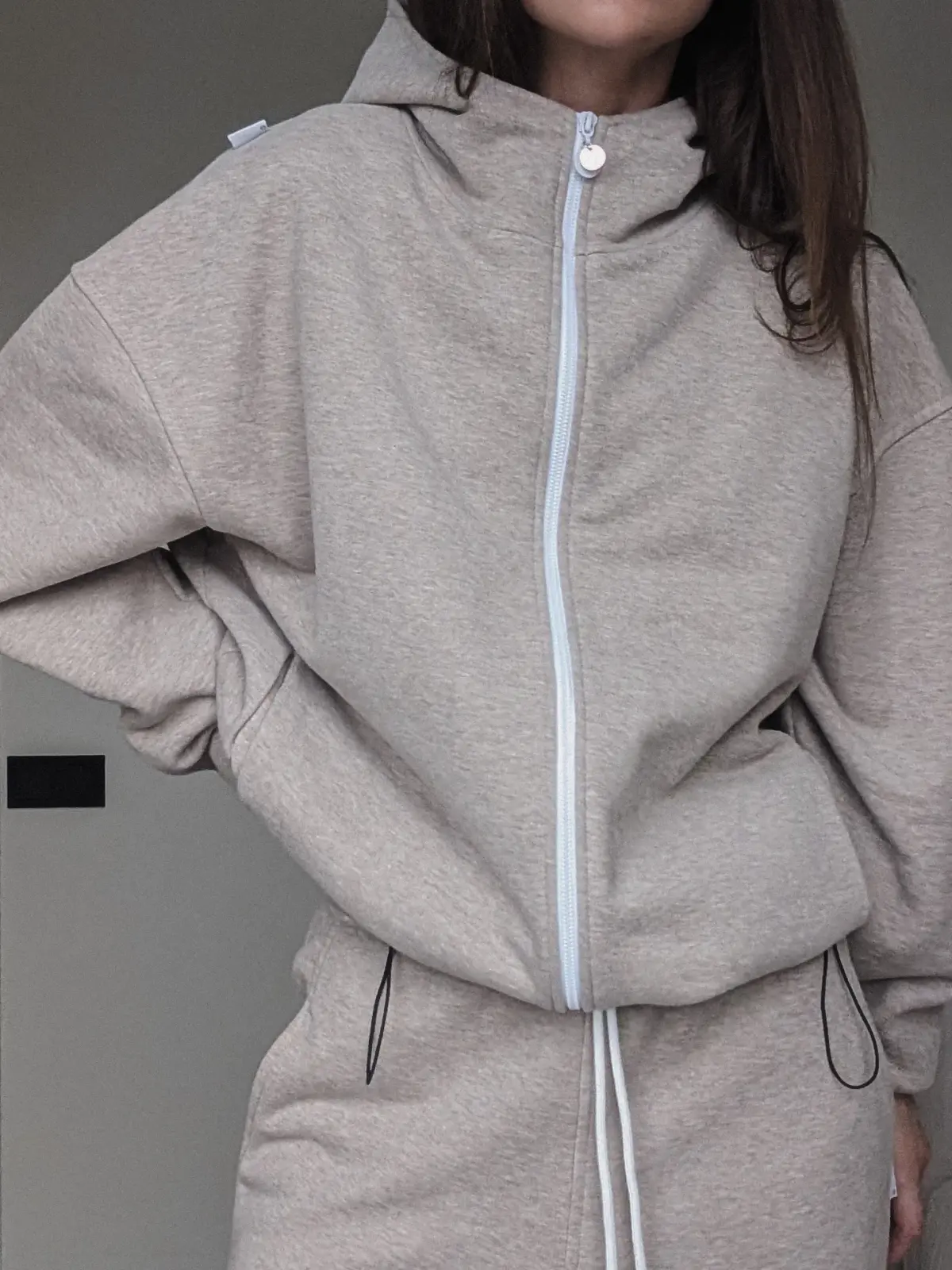 Худи Tassha Yu Tag Me Zip Hoodie Short Beige Melange