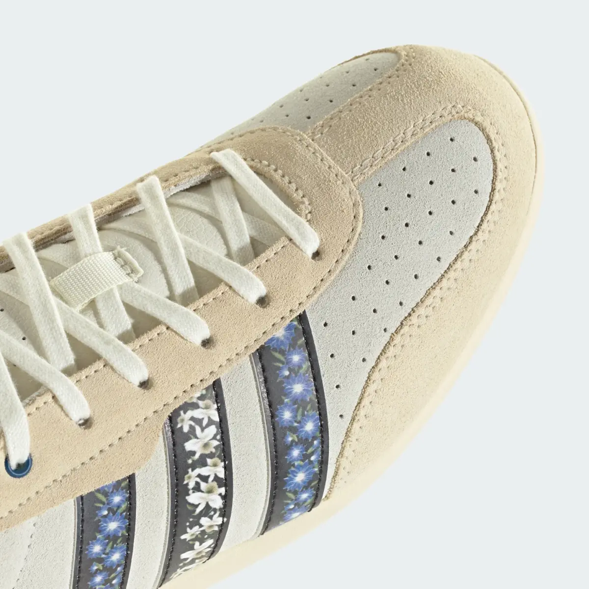 Кроссовки Adidas BARREDA LO