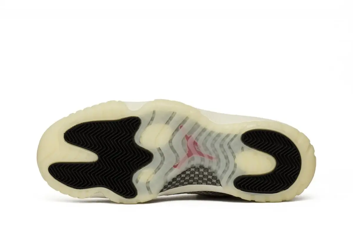 Air Jordan 11 Retro Low LE "Grey Snakeskin"
