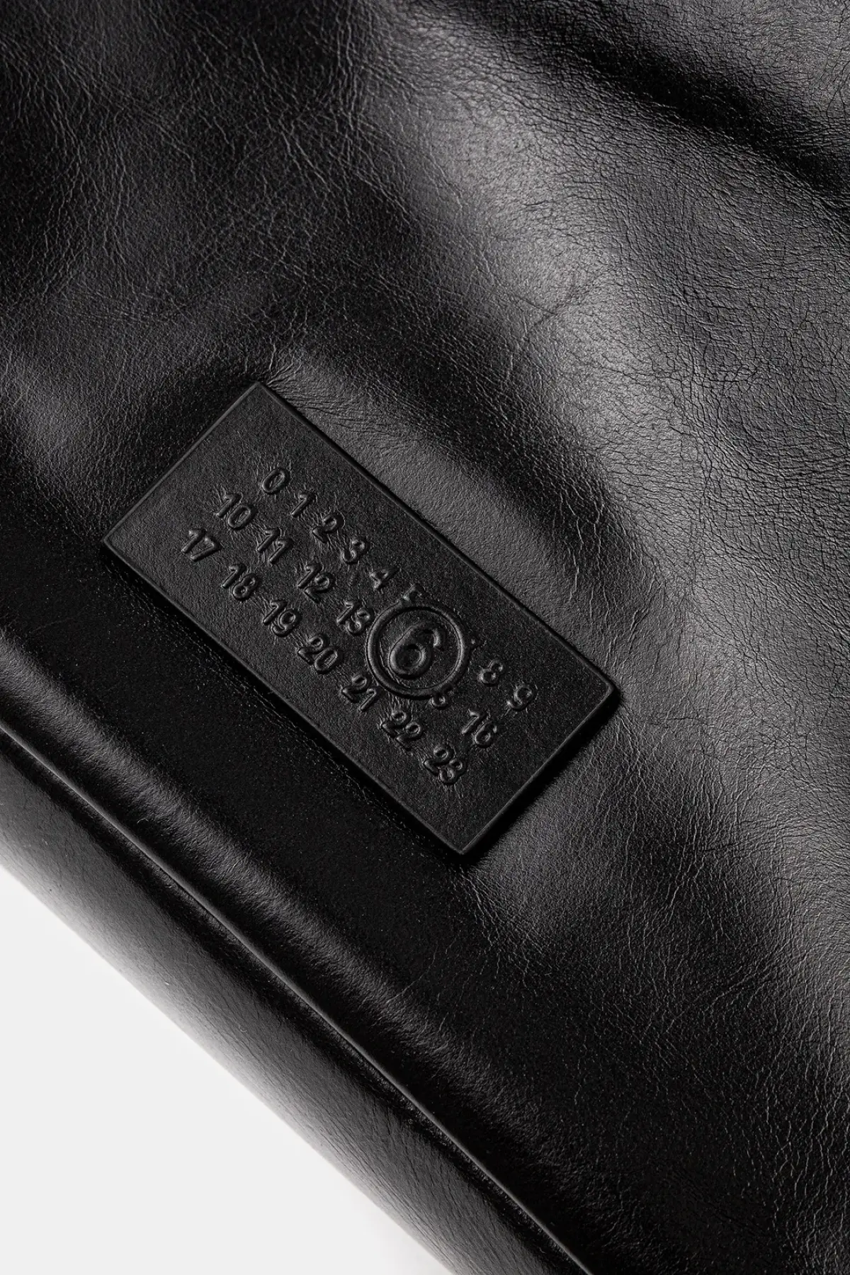 Кожаная сумочка MM6 Maison Margiela цвет чёрный SB5ZH0021.P7187.T8013