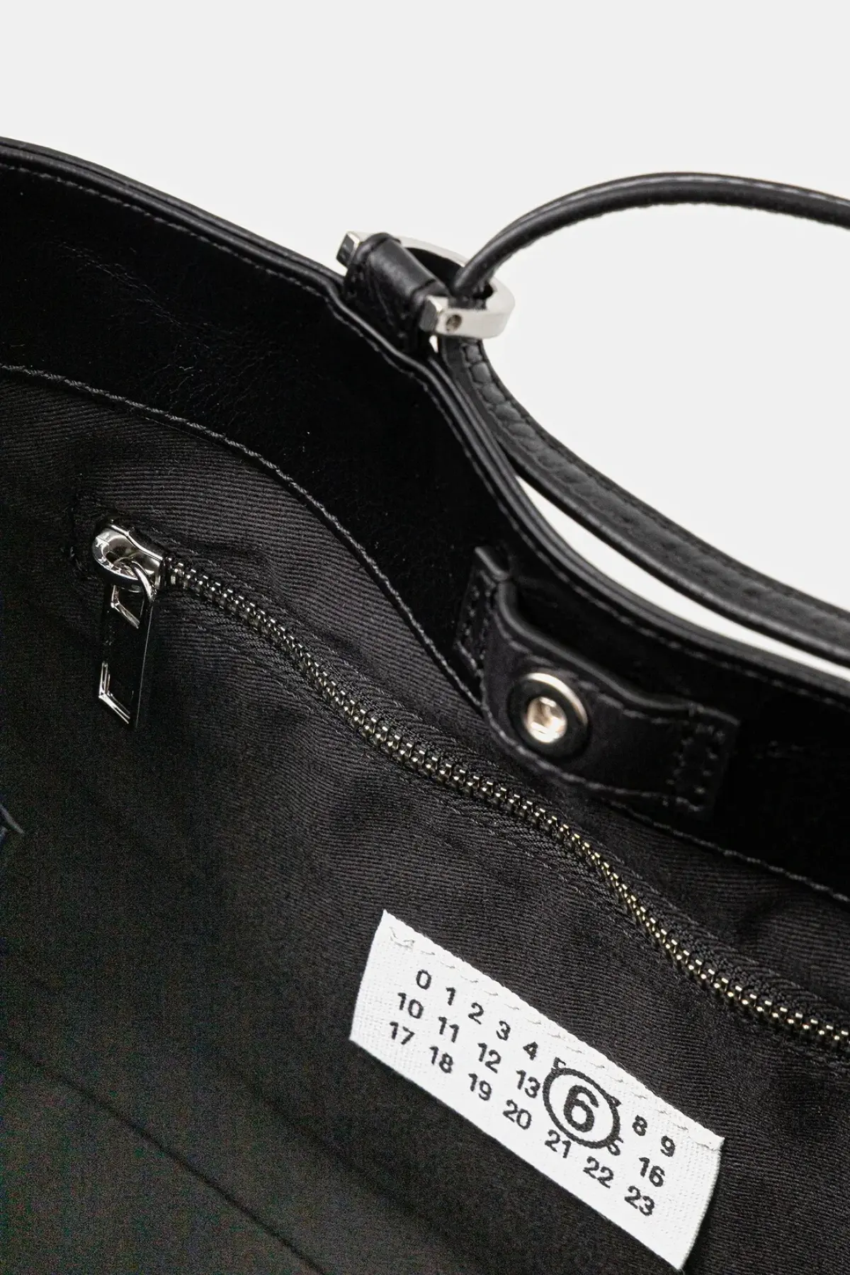 Кожаная сумочка MM6 Maison Margiela цвет чёрный SB5ZH0021.P7187.T8013