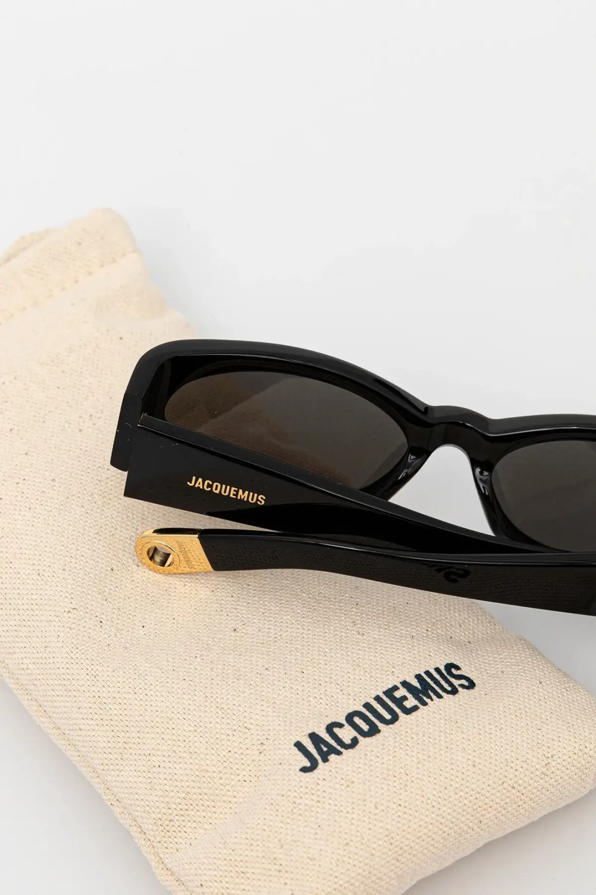 Солнцезащитные очки Jacquemus OVALO цвет чёрный