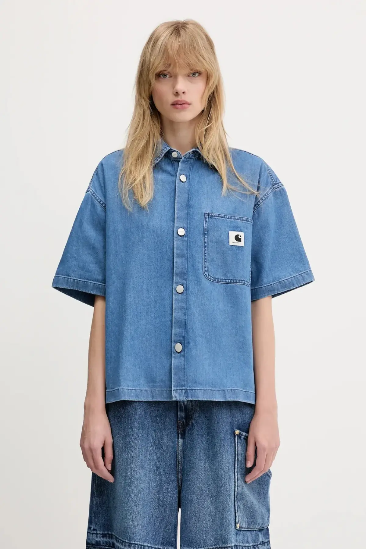 Джинсовая рубашка Carhartt WIP S/S Lovilia Shirt relaxed классический воротник I034558