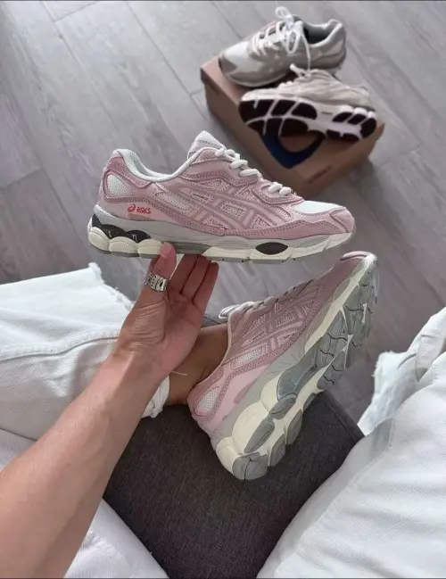 Покорители девичьих сердец — Asics Gel в розовом цвете