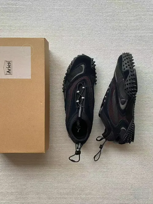 Кроссовки Aries x Mostro от PUMA заявляют о новом, бунтарском стиле бренда.