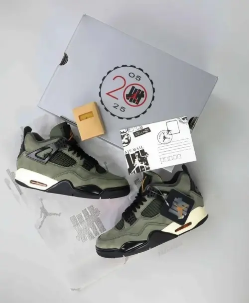 В интернете официально выбрали лучшую пару кроссовок в 2025?! 