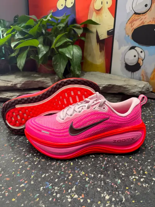 Профессионалы выбирают Nike Vomero Plus и вот почему.