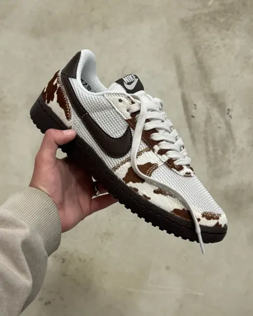 Обзор экстравагантной и дерзкой модели женских кроссовок Nike Field General W.