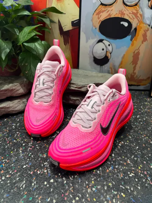Профессионалы выбирают Nike Vomero Plus и вот почему.