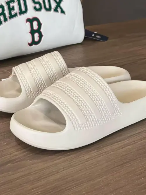 Такие простые и идеальные Сланцы Adidas Adilette Ayoon