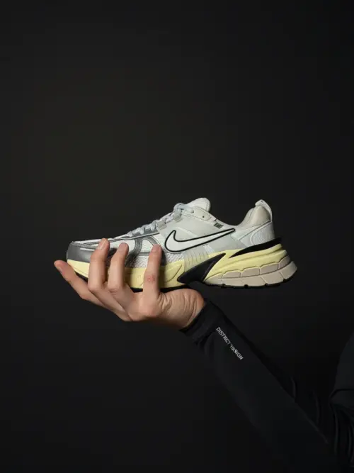 Для зала и лайфстайла - уникальные Nike V2K Run. 
