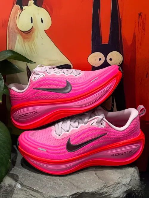 Профессионалы выбирают Nike Vomero Plus и вот почему.