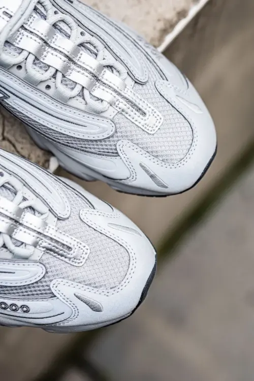 Возвращение легендарных и великих New Balance 1000. 