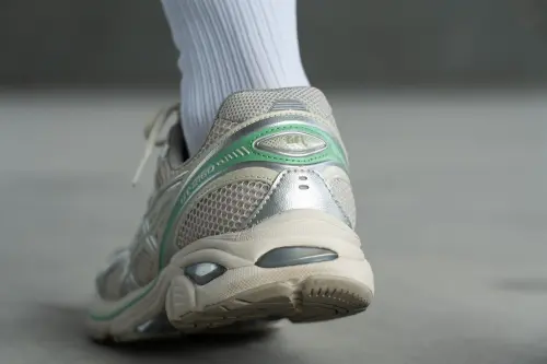 ASICS GEL-2160 от “Dad shoes” до иконы уличной моды!