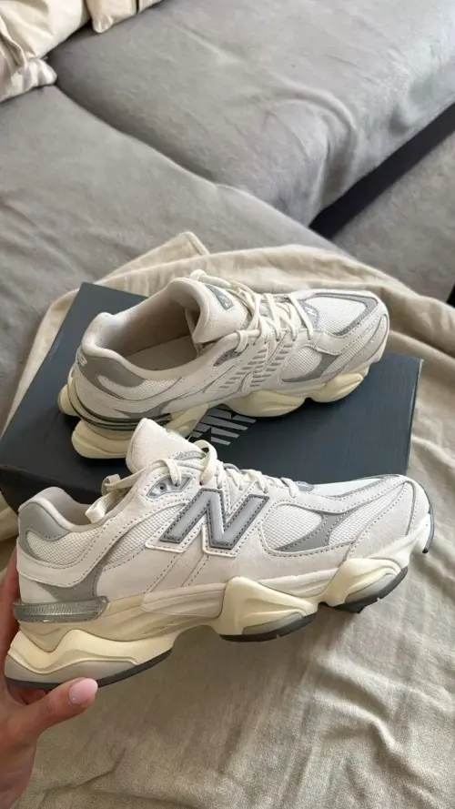 Футуристичный комфорт: Почему кроссовки New Balance 9060 стали главным хитом стритвира