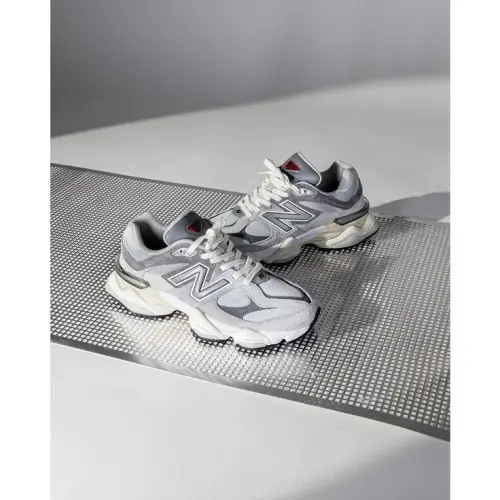 Футуристичный комфорт: Почему кроссовки New Balance 9060 стали главным хитом стритвира