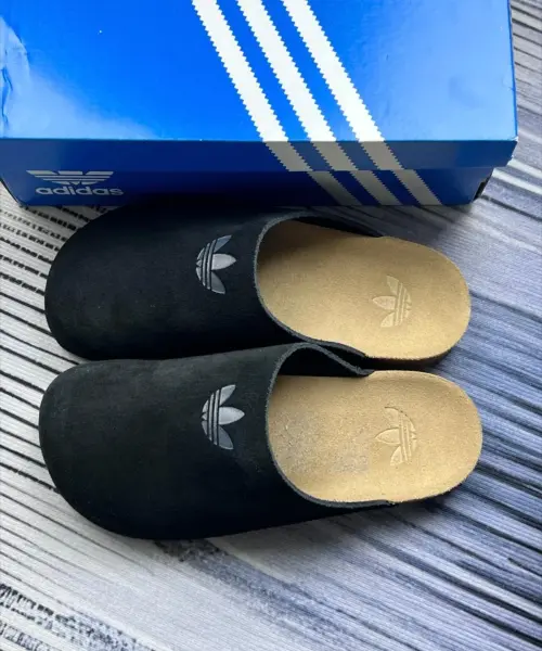 Adidas Adimule - это та редкая пара, которую хочется носить и дома, и «на люди».