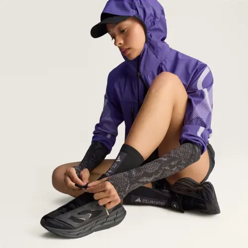 Коллаборация Adidas и британского дизайнера Stella Mccartney.