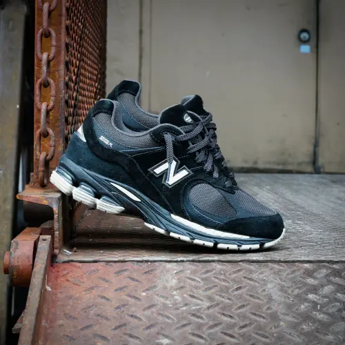 New Balance 2002R: провал 2010-го, ставший культом десятилетия