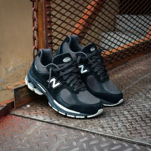 New Balance 2002R: провал 2010-го, ставший культом десятилетия