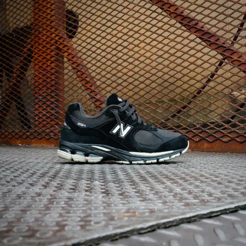 New Balance 2002R: провал 2010-го, ставший культом десятилетия