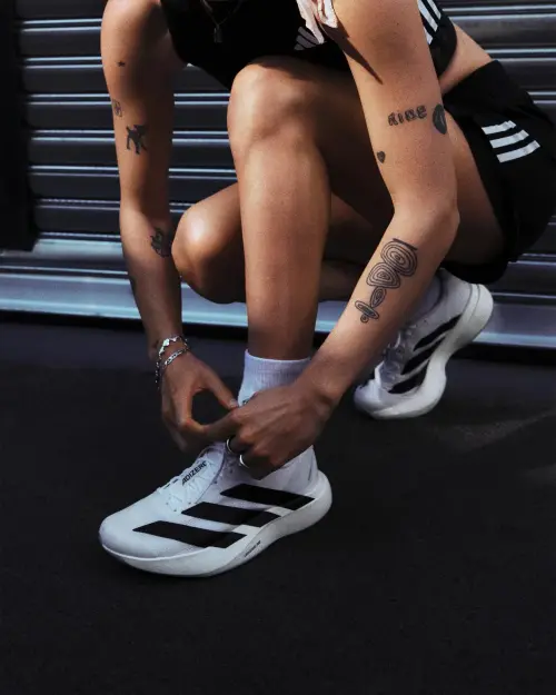Обзор беговых кроссовок adidas Adizero Evo SL