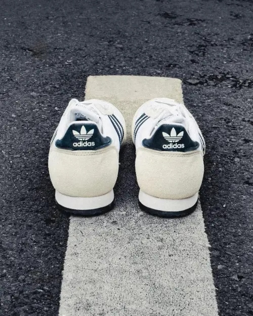 Классические adidas Originals R71