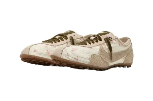 Nike Moon Shoe OG расцветает флористикой на оригинальной вафельной подошве