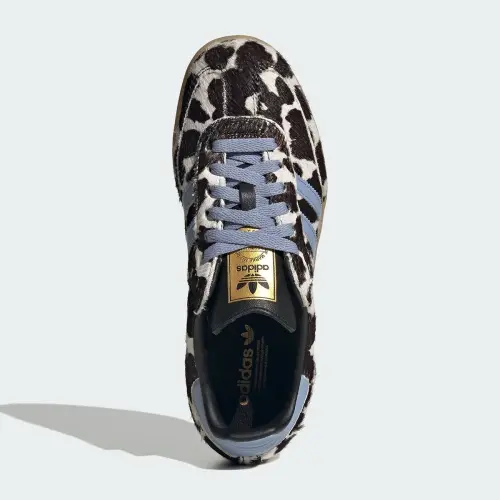 Коровьи принты остаются в тренде: adidas Samba для женщин