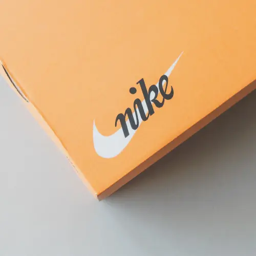 35$ за лицо бренда. История логотипа Nike