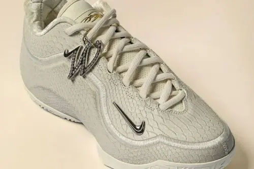 Nike LeBron 23 в расцветке «White Label»