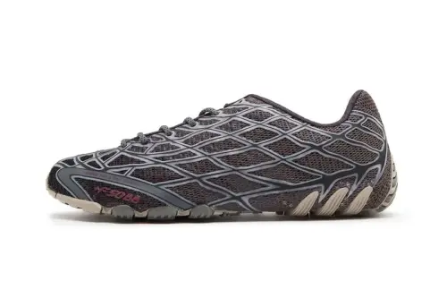 Bad Bunny и adidas представили F50 Ghost Sprint 
