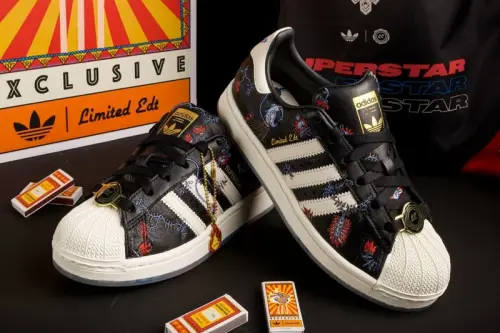 Limited Edt x adidas Originals Superstar Consortium “Made in India”: павлин, золото и всего 350 пар